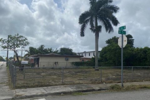 Commercial property in Homestead, Florida № 1381903 - photo 1