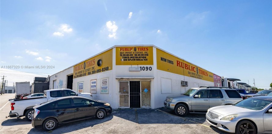 Propiedad comercial en Hialeah, Florida № 1381907