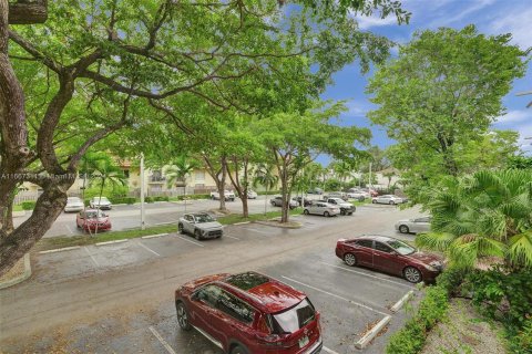 Condo in Miami, Florida, 1 bedroom  № 1381902 - photo 14