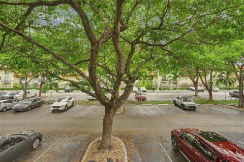 Condo in Miami, Florida, 1 bedroom  № 1381902 - photo 13