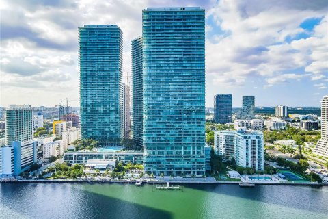 Condominio en venta en Miami, Florida, 3 dormitorios, 151.8 m2 № 1072156 - foto 5