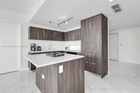 Condominio en venta en Miami, Florida, 3 dormitorios, 151.8 m2 № 1072156 - foto 13