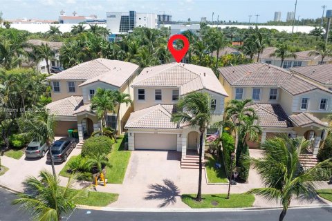 Villa ou maison à vendre à Aventura, Floride: 4 chambres, 257.34 m2 № 1294401 - photo 3