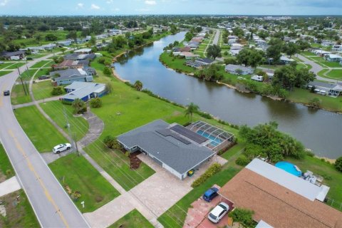 House in Port Charlotte, Florida 3 bedrooms, 197.14 sq.m. № 1273092 - photo 3