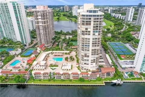 Condo in Aventura, Florida, 2 bedrooms  № 1171146 - photo 9