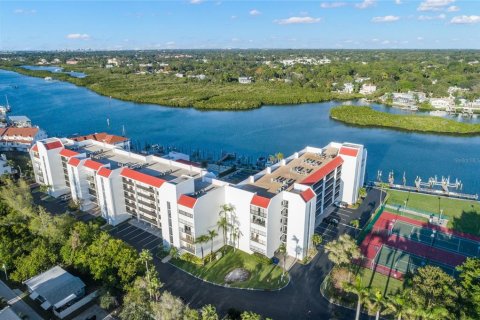 Condominio en venta en Indian Shores, Florida, 2 dormitorios, 124.02 m2 № 1417309 - foto 1