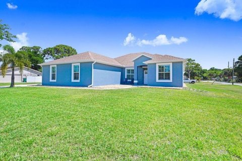 Villa ou maison à vendre à Merrit Island, Floride: 4 chambres, 211.72 m2 № 1195963 - photo 1