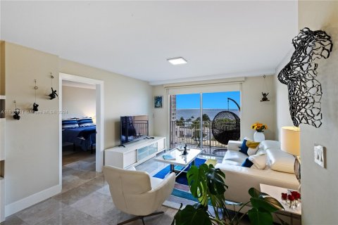 Condo in Miami, Florida, 2 bedrooms  № 1292624 - photo 3