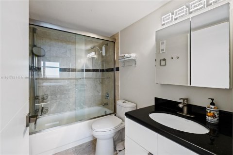 Condo in Miami, Florida, 2 bedrooms  № 1292624 - photo 20