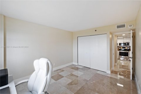 Condo in Miami, Florida, 2 bedrooms  № 1292624 - photo 18