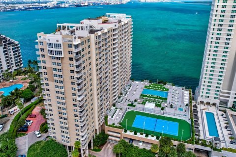 Condo in Miami, Florida, 2 bedrooms  № 1292624 - photo 29