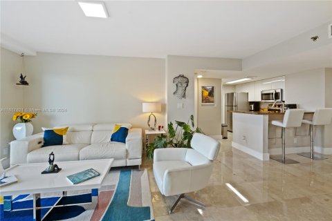 Condo in Miami, Florida, 2 bedrooms  № 1292624 - photo 4