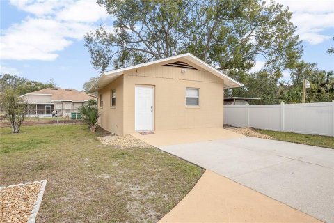 House in DeLand, Florida 3 bedrooms, 130.25 sq.m. № 1032533 - photo 6