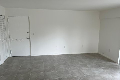 Copropriété à vendre à North Miami Beach, Floride: 2 chambres, 110.55 m2 № 1395956 - photo 10