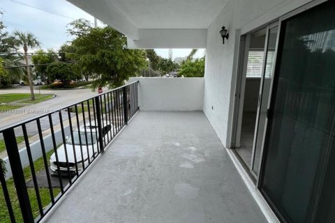 Copropriété à vendre à North Miami Beach, Floride: 2 chambres, 110.55 m2 № 1395956 - photo 1