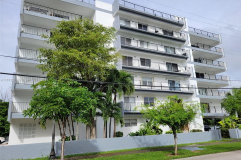 Copropriété à vendre à North Miami Beach, Floride: 2 chambres, 110.55 m2 № 1395956 - photo 20