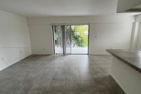 Copropriété à vendre à North Miami Beach, Floride: 2 chambres, 110.55 m2 № 1395956 - photo 15