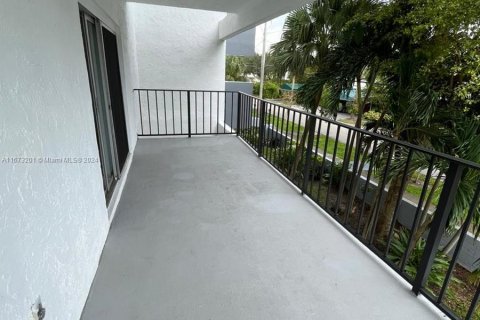 Copropriété à vendre à North Miami Beach, Floride: 2 chambres, 110.55 m2 № 1395956 - photo 2