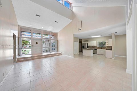 Villa ou maison à vendre à Tamarac, Floride: 3 chambres, 242.47 m2 № 1395957 - photo 4