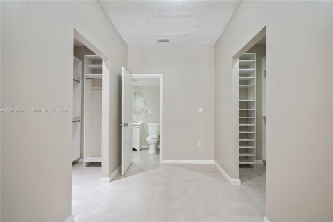 Villa ou maison à vendre à Tamarac, Floride: 3 chambres, 242.47 m2 № 1395957 - photo 25