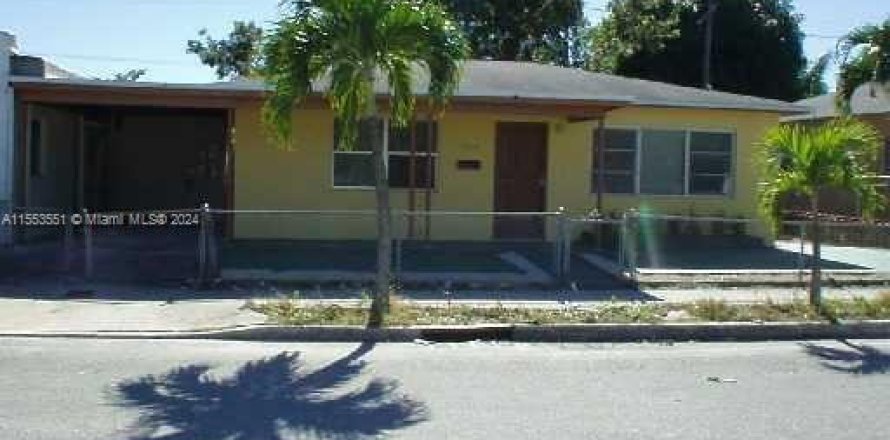Коммерческая недвижимость в Уэст-Палм-Бич, Флорида 176.98м2 № 1073343