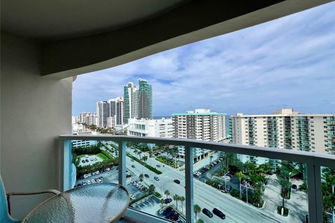 Condo in Hollywood, Florida, 2 bedrooms  № 1045614 - photo 20