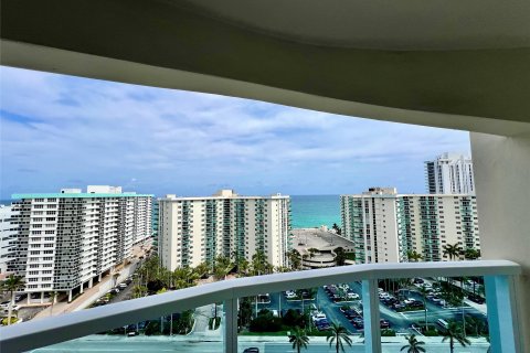 Condominio en venta en Hollywood, Florida, 2 dormitorios, 123.93 m2 № 1045614 - foto 14