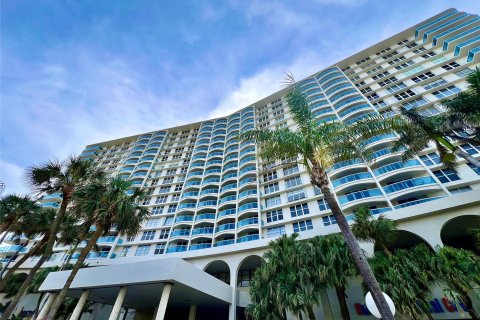 Condo in Hollywood, Florida, 2 bedrooms  № 1045614 - photo 2