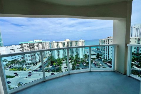 Condo in Hollywood, Florida, 2 bedrooms  № 1045614 - photo 16