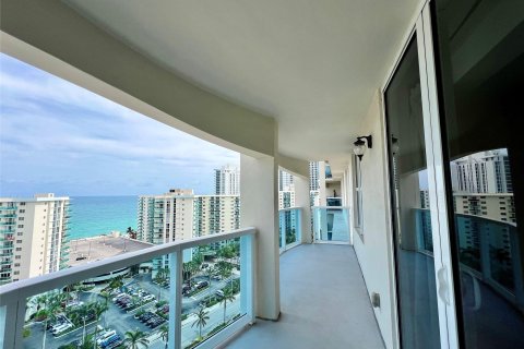 Copropriété à vendre à Hollywood, Floride: 2 chambres, 123.93 m2 № 1045614 - photo 18