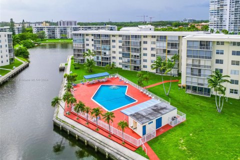 Condominio en venta en Aventura, Florida, 1 dormitorio, 70.88 m2 № 1269245 - foto 7