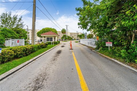 Condo in Aventura, Florida, 1 bedroom  № 1269245 - photo 11