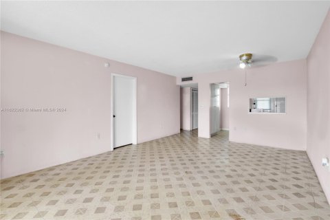 Condo in Aventura, Florida, 1 bedroom  № 1269245 - photo 17