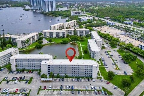 Condo in Aventura, Florida, 1 bedroom  № 1269245 - photo 1