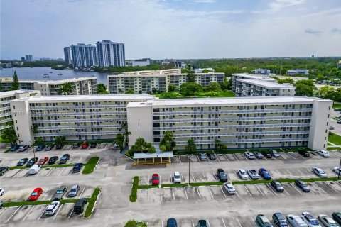 Condo in Aventura, Florida, 1 bedroom  № 1269245 - photo 6