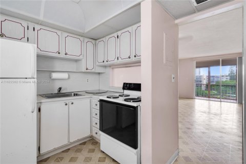 Condo in Aventura, Florida, 1 bedroom  № 1269245 - photo 15