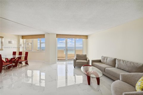 Copropriété à vendre à Hallandale Beach, Floride: 2 chambres, 108.23 m2 № 1328042 - photo 3