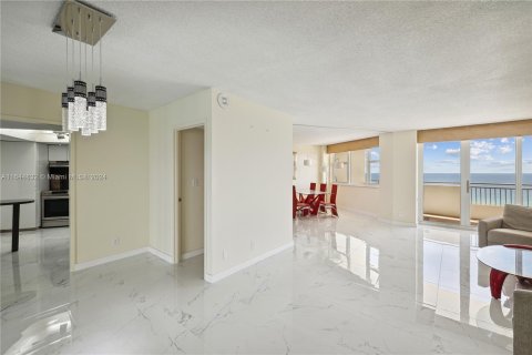 Copropriété à vendre à Hallandale Beach, Floride: 2 chambres, 108.23 m2 № 1328042 - photo 2