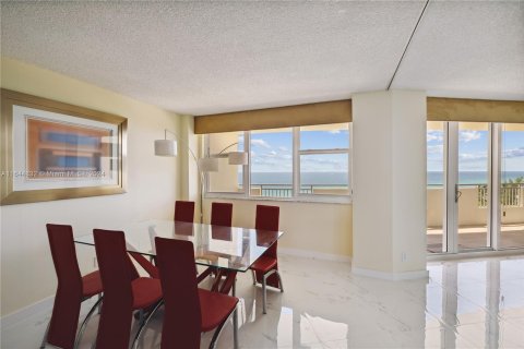 Copropriété à vendre à Hallandale Beach, Floride: 2 chambres, 108.23 m2 № 1328042 - photo 7