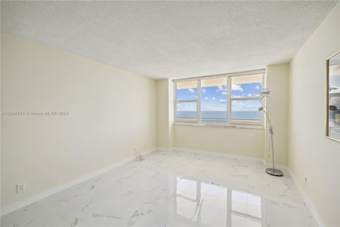 Copropriété à vendre à Hallandale Beach, Floride: 2 chambres, 108.23 m2 № 1328042 - photo 14