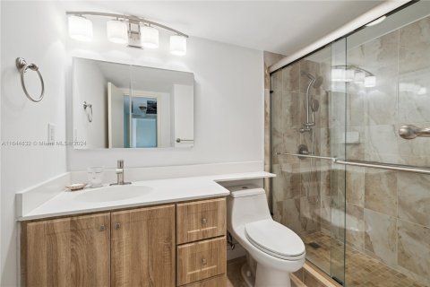 Copropriété à vendre à Hallandale Beach, Floride: 2 chambres, 108.23 m2 № 1328042 - photo 15