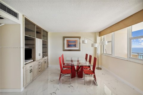 Copropriété à vendre à Hallandale Beach, Floride: 2 chambres, 108.23 m2 № 1328042 - photo 6