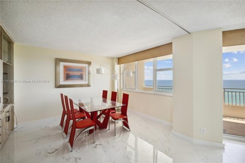 Copropriété à vendre à Hallandale Beach, Floride: 2 chambres, 108.23 m2 № 1328042 - photo 5