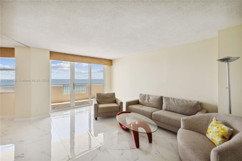 Copropriété à vendre à Hallandale Beach, Floride: 2 chambres, 108.23 m2 № 1328042 - photo 4