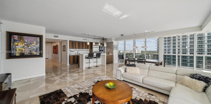 Condo à Hallandale Beach, Floride, 3 chambres  № 1328043