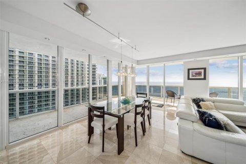 Condo in Hallandale Beach, Florida, 3 bedrooms  № 1328043 - photo 3