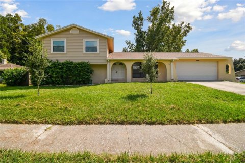 House in Tampa, Florida 4 bedrooms, 158.86 sq.m. № 1361636 - photo 3