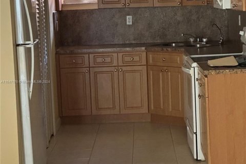 Condo in Hialeah, Florida, 3 bedrooms  № 1330064 - photo 6