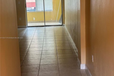 Condo in Hialeah, Florida, 3 bedrooms  № 1330064 - photo 3