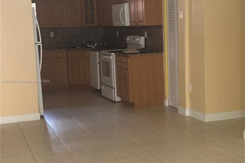 Condo in Hialeah, Florida, 3 bedrooms  № 1330064 - photo 5